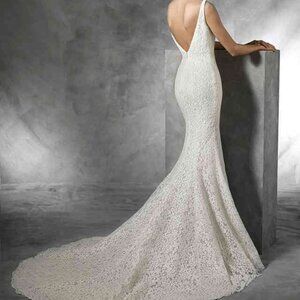 Pronovias Lace Mermaid wedding dress